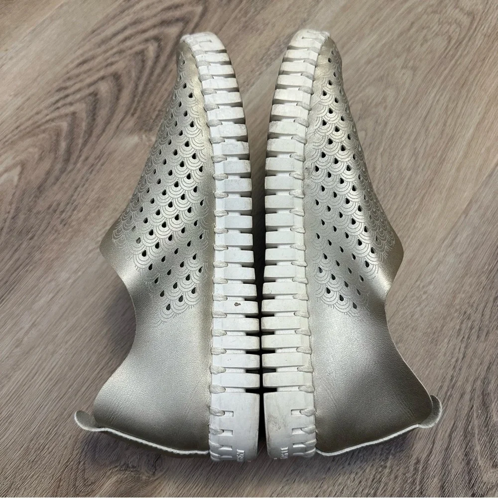 Ilse Jacobsen Hornbaek Metallic Perforated Sneaker size 37 Platin